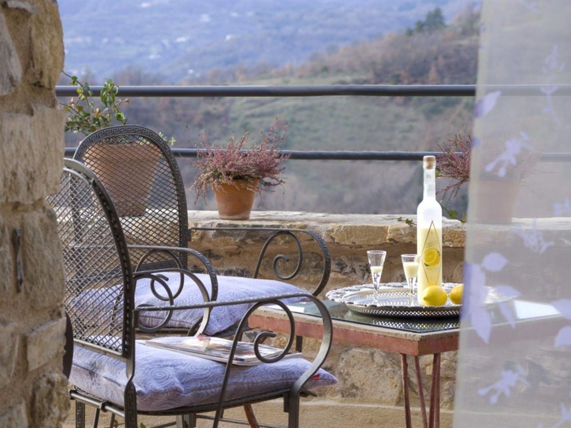 Hotel Podere Conti Filattiera Bagian luar foto