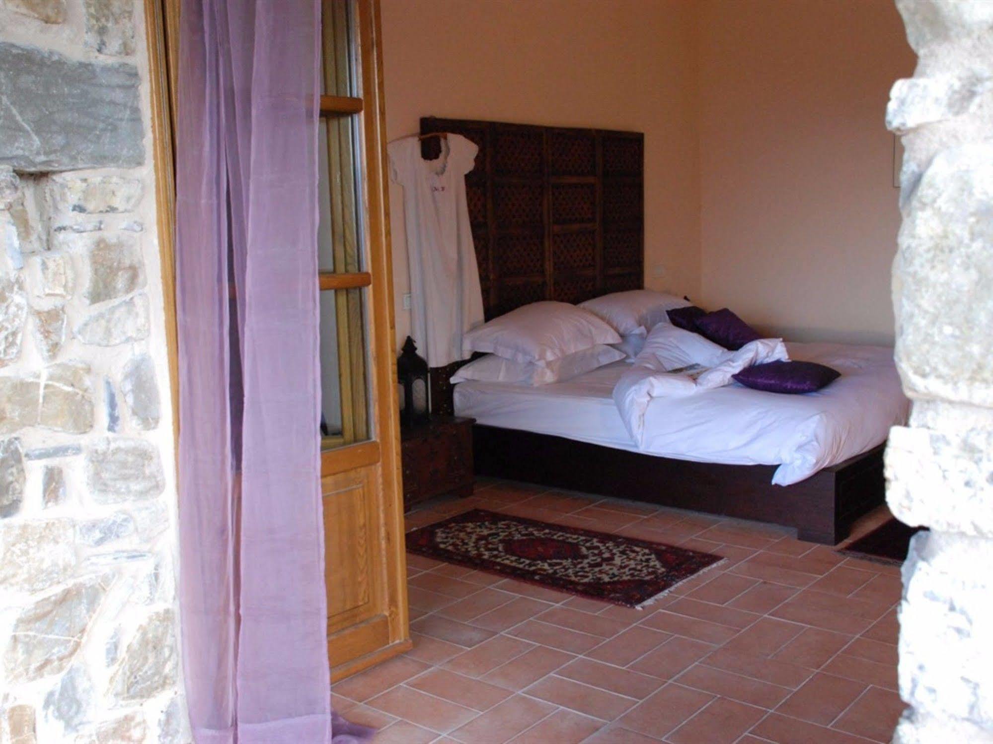 Hotel Podere Conti Filattiera Bagian luar foto