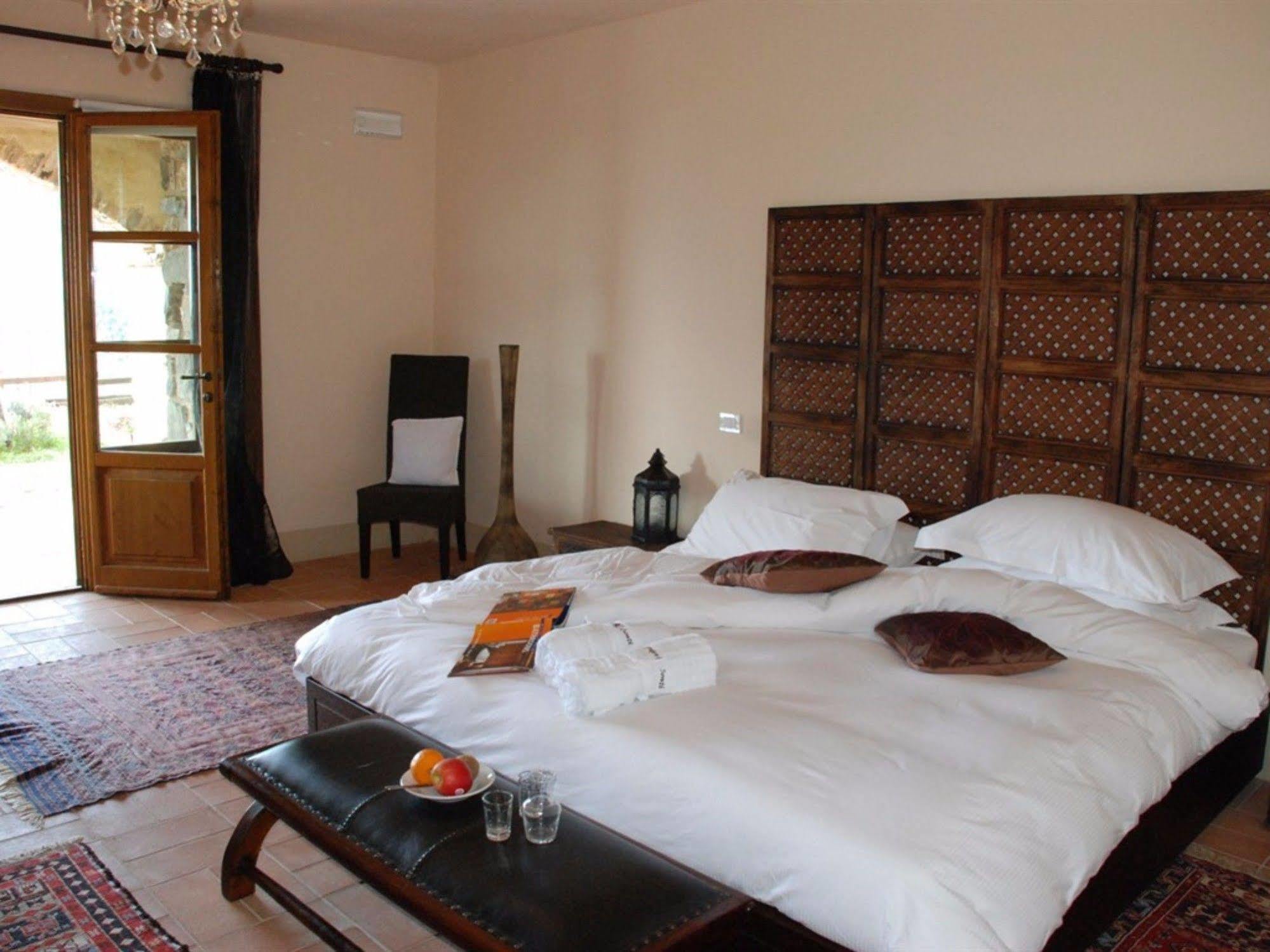 Hotel Podere Conti Filattiera Bagian luar foto