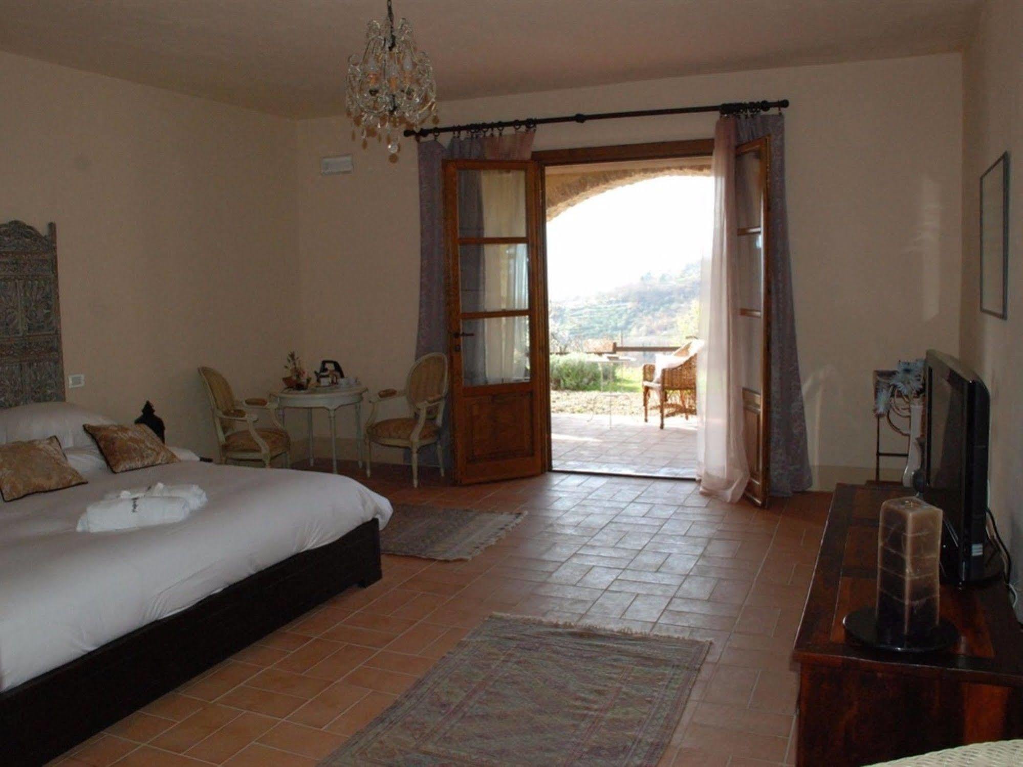 Hotel Podere Conti Filattiera Bagian luar foto