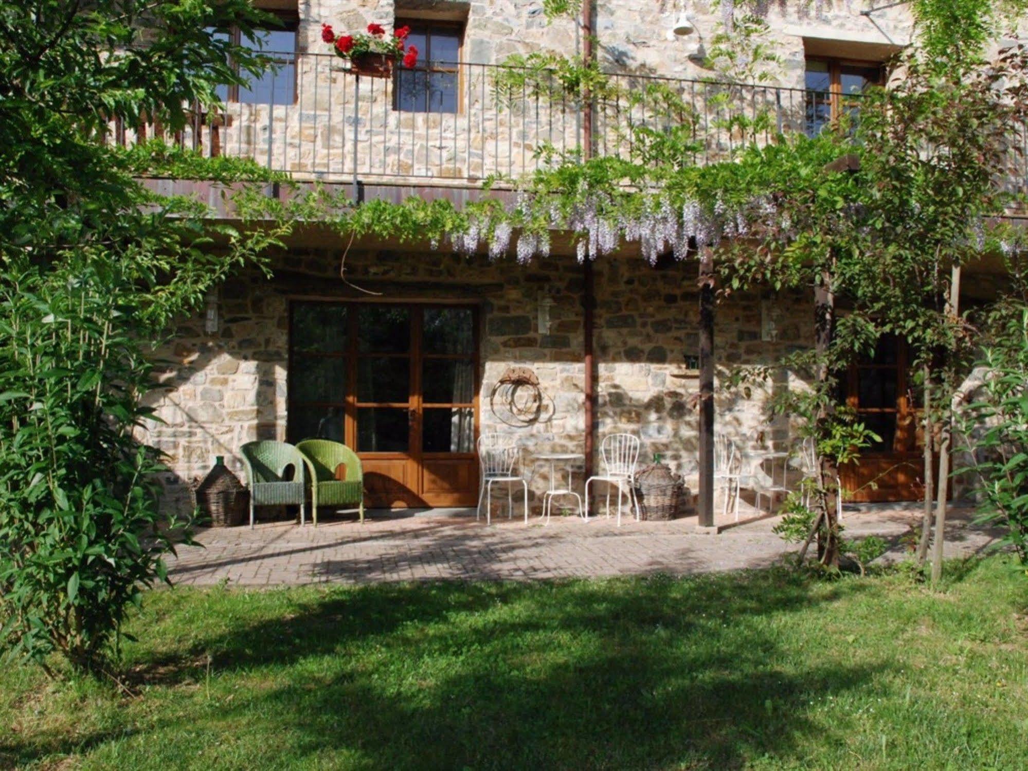 Hotel Podere Conti Filattiera Bagian luar foto