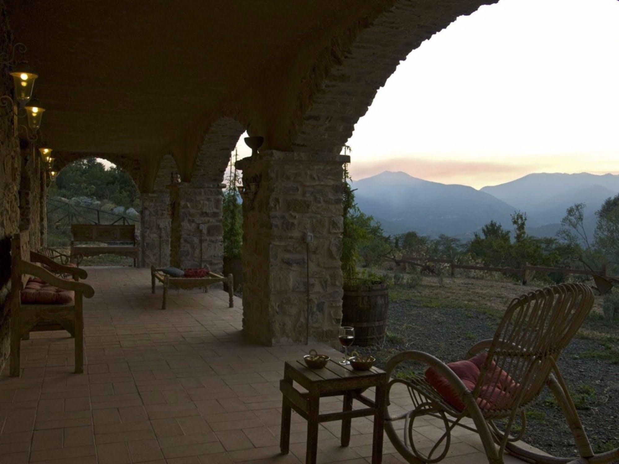 Hotel Podere Conti Filattiera Bagian luar foto