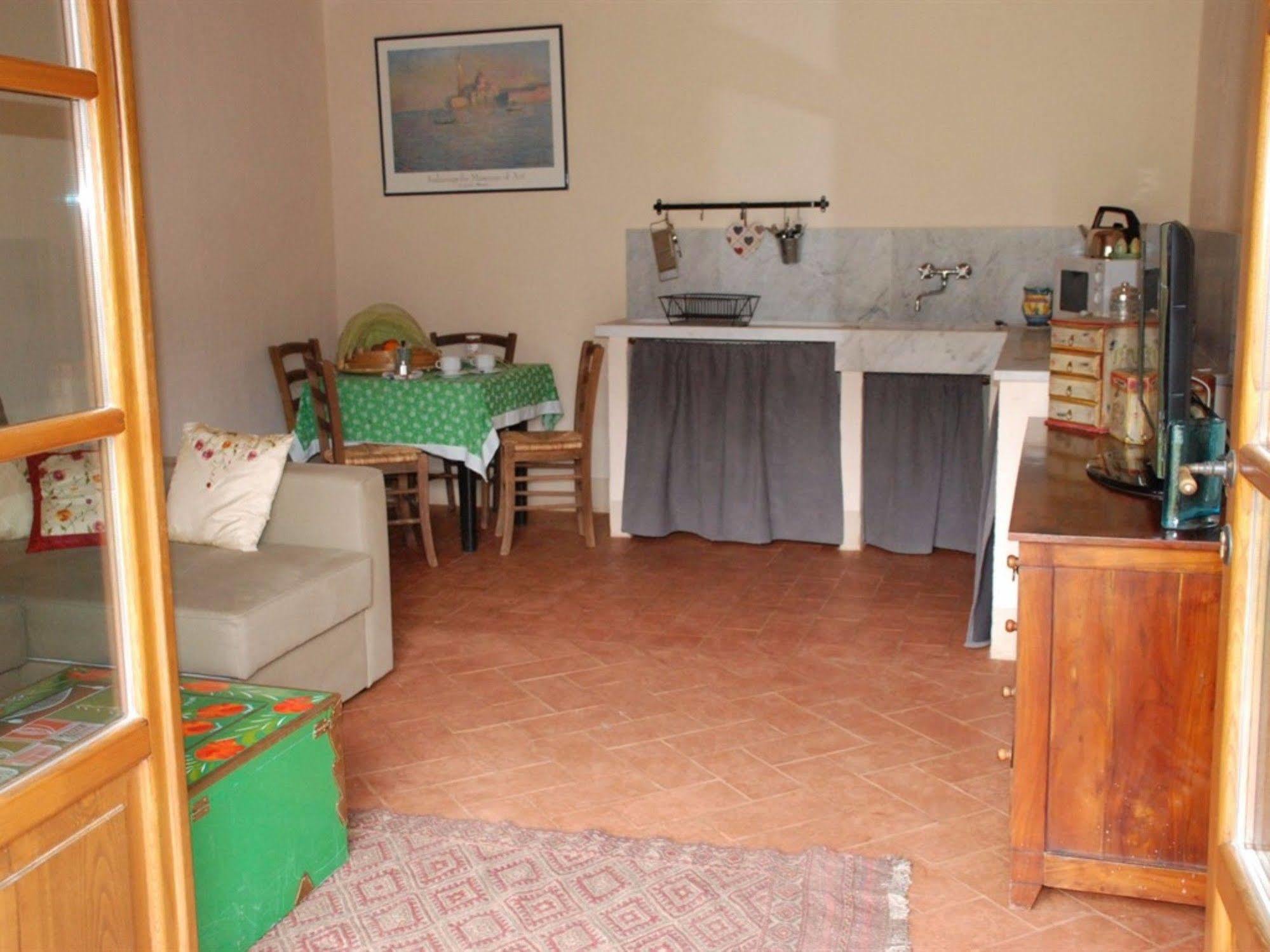 Hotel Podere Conti Filattiera Bagian luar foto
