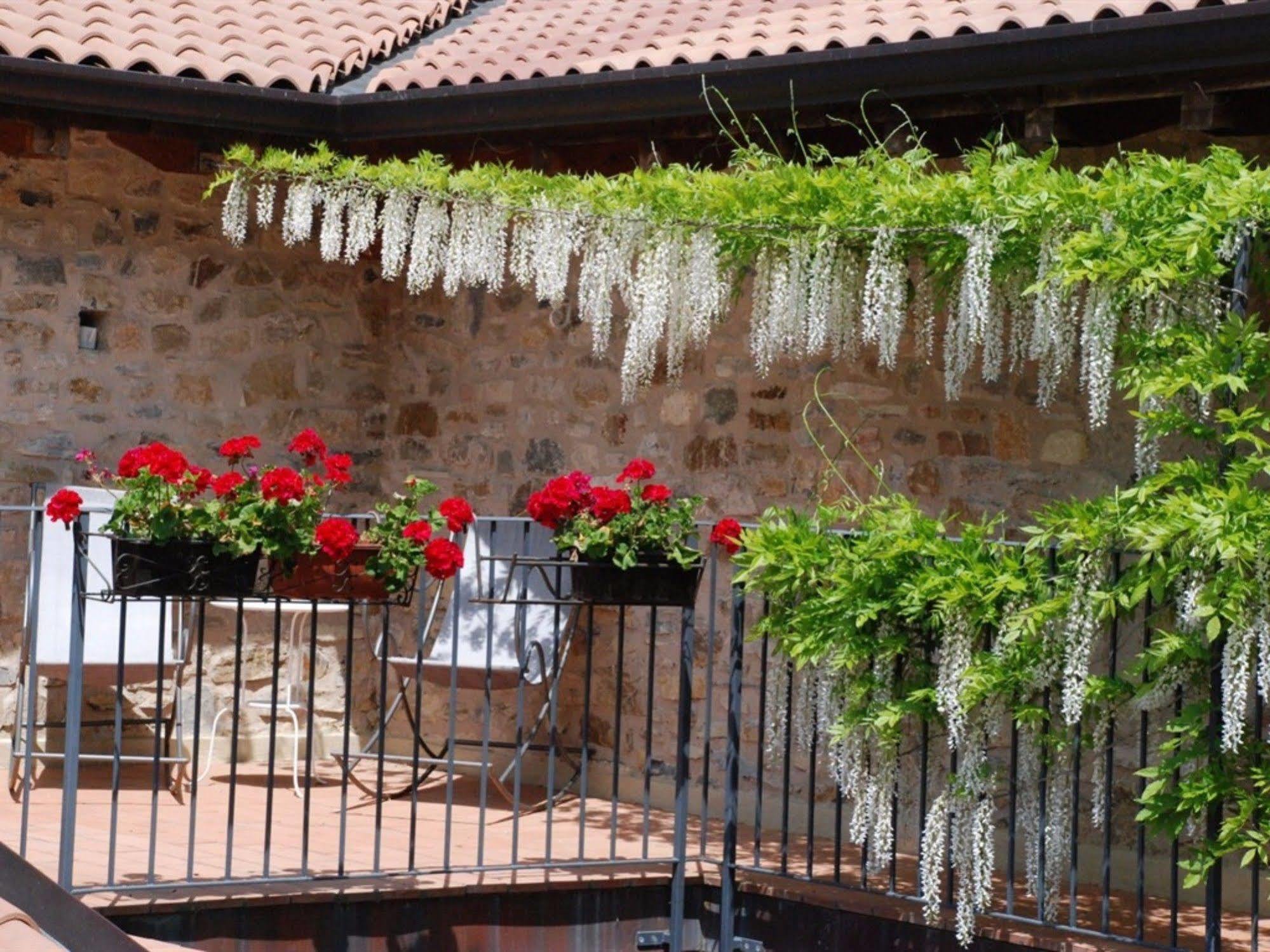 Hotel Podere Conti Filattiera Bagian luar foto