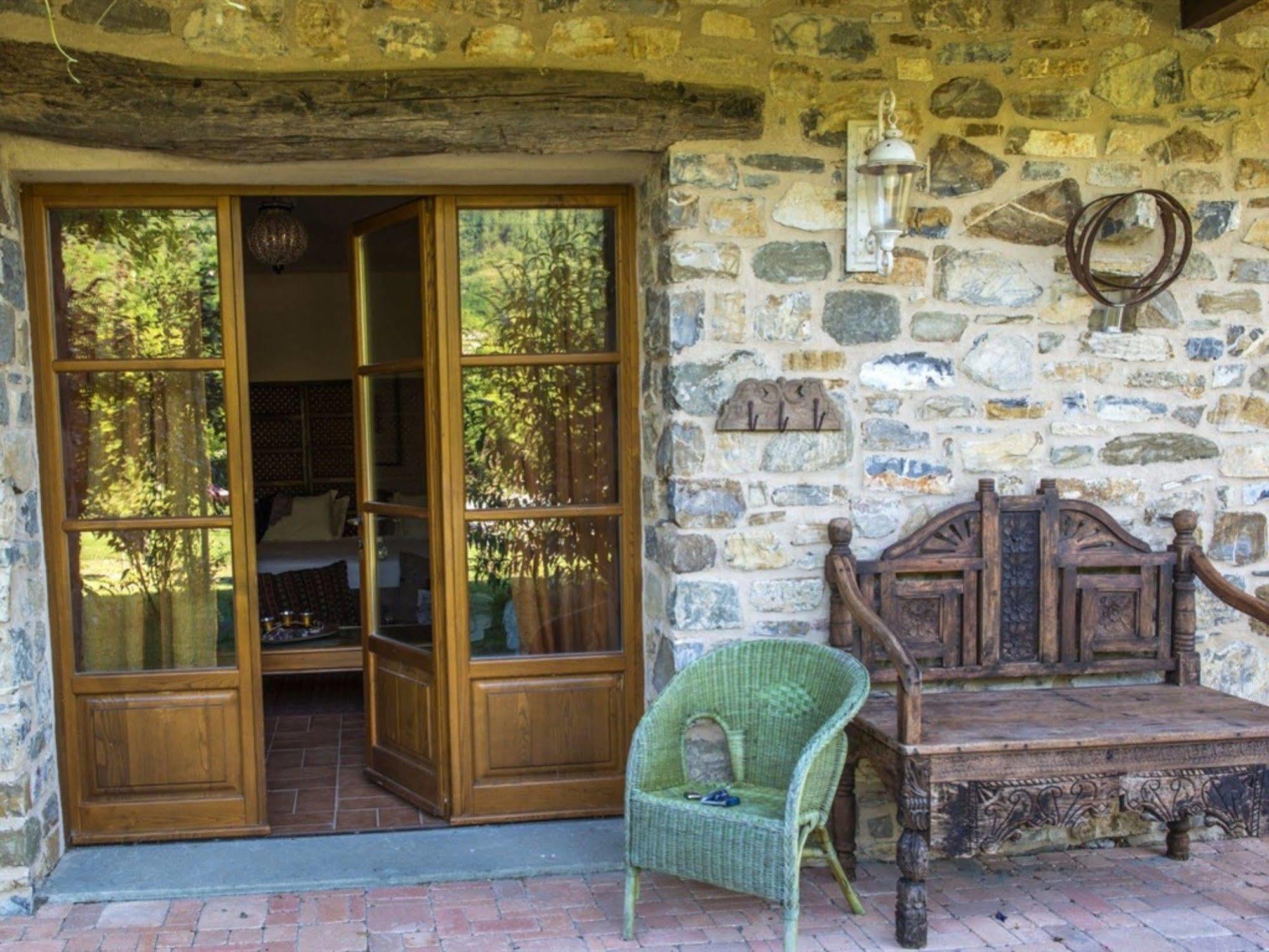 Hotel Podere Conti Filattiera Bagian luar foto