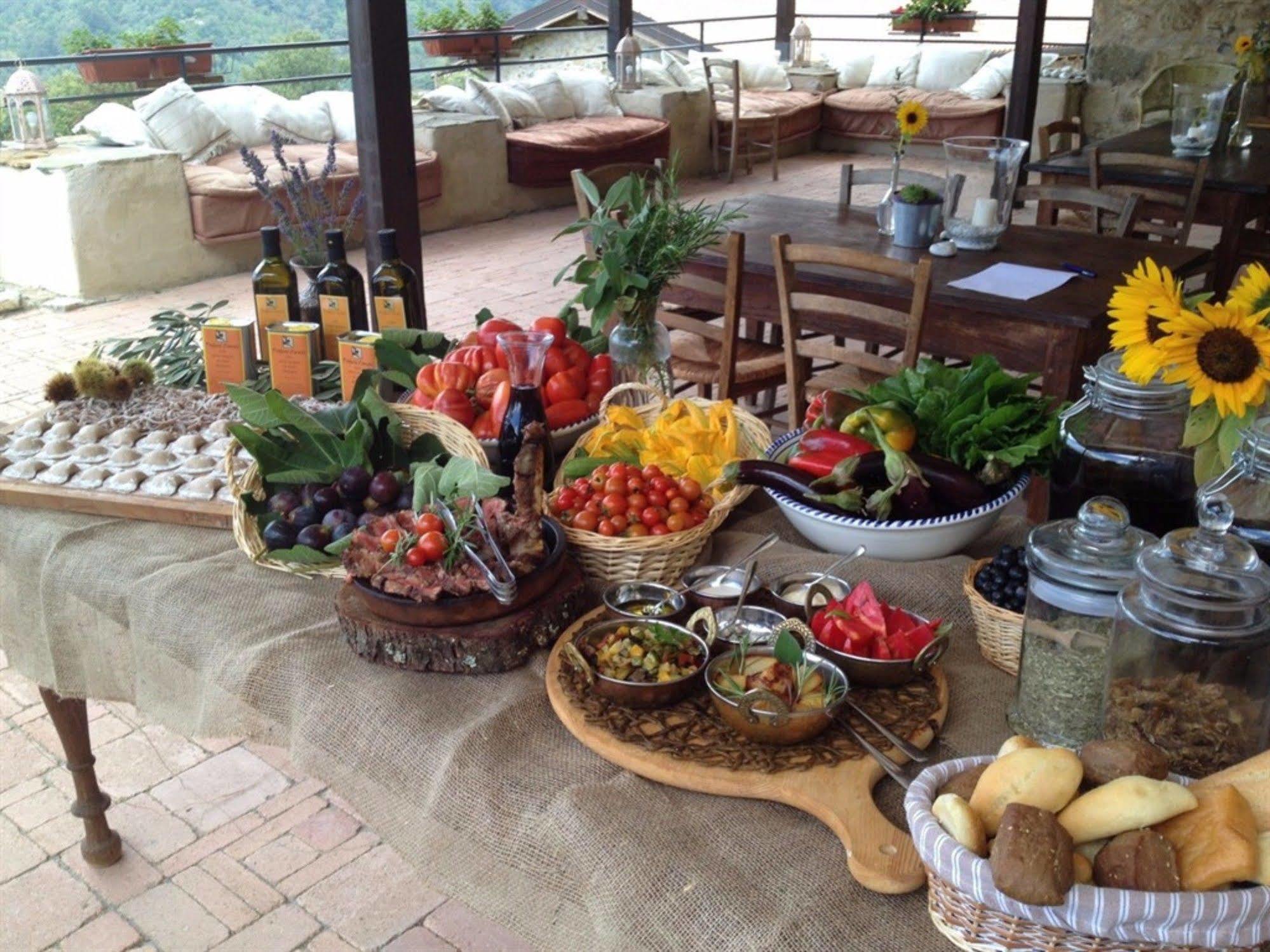 Hotel Podere Conti Filattiera Bagian luar foto