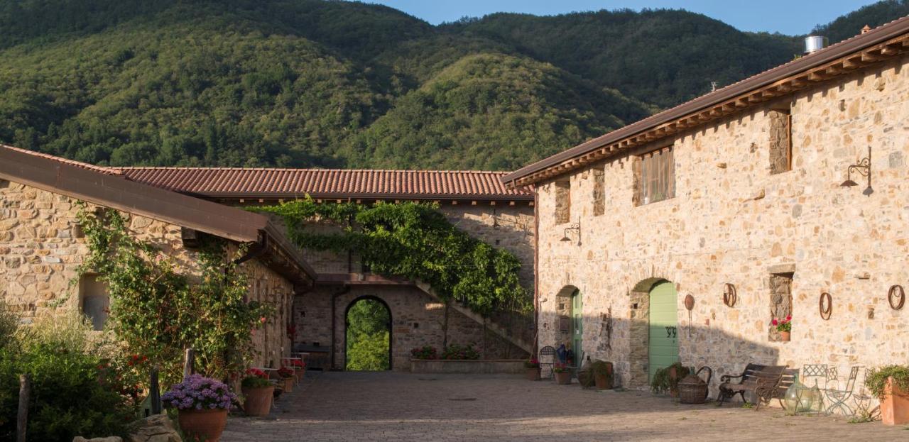 Hotel Podere Conti Filattiera Bagian luar foto